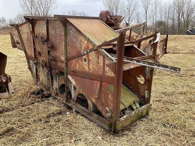 gleaner-fordson-mounted-combine-image-32