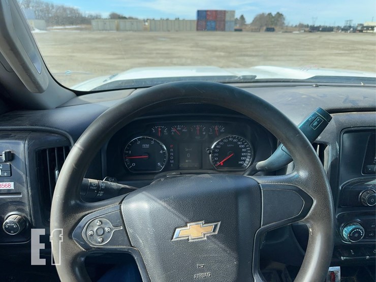 2015-chevrolet-3500-image-10