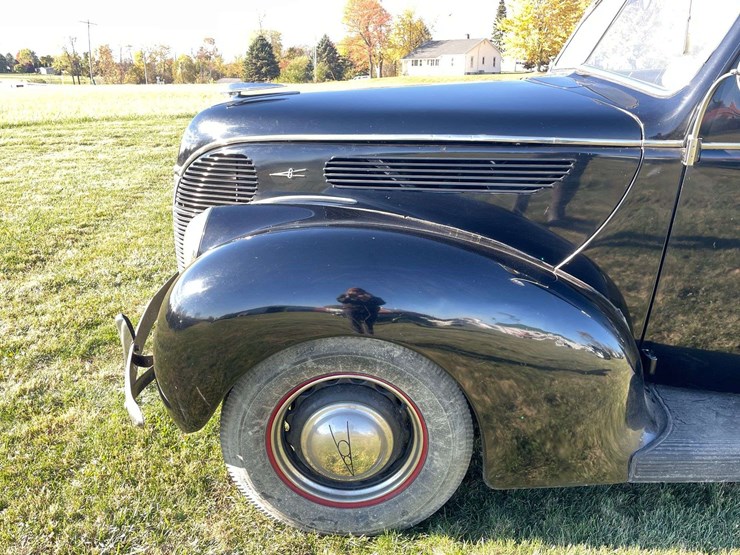 1938-ford-two-door-deluxe-sedan---original-car!-image-27