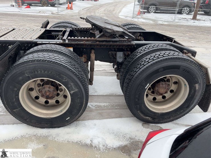 non-operable-2014-mack-pinnacle-t/a-day-cab-tractor-image-32