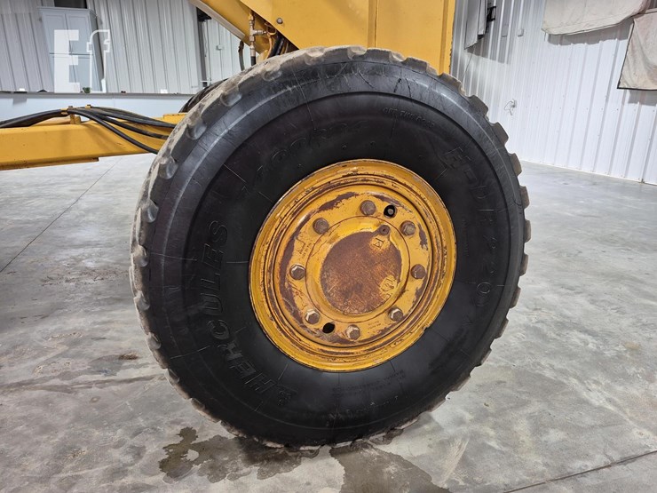 2009-caterpillar-120m-image-30