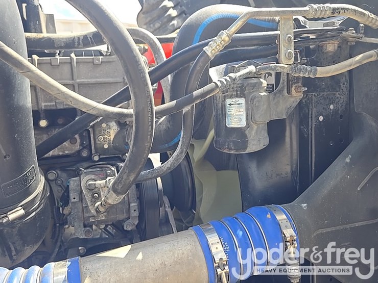 2011-freightliner-cascadia-125-image-54