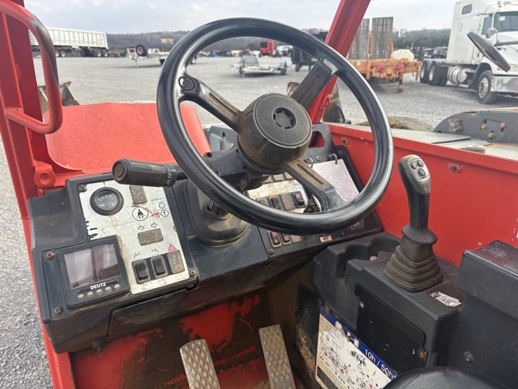 2017-skyjack-sj1056th-image-9