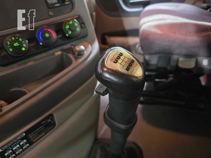 2014-freightliner-cascadia-125-image-15