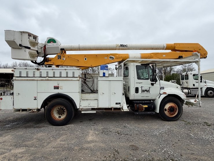 2009-international-durastar-4300-image-11