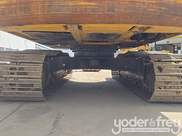 2017-deere-210g-lc-image-25