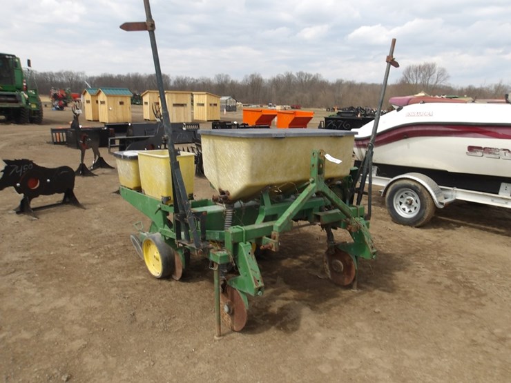 #7426-•-3pt-2-row-john-deere-planter-image-1