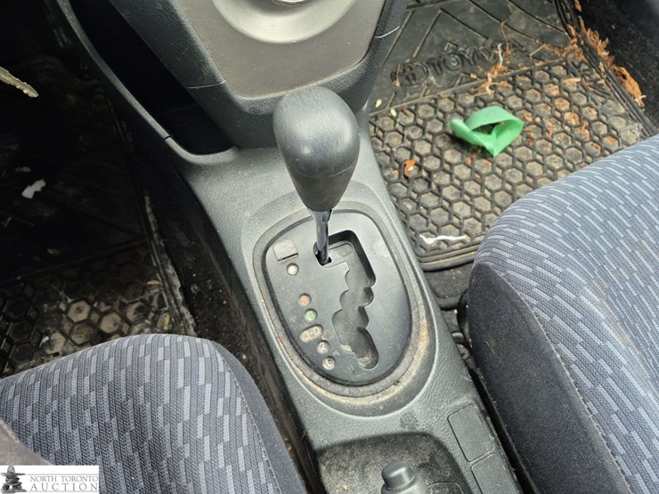 2009-toyota-yaris-base-4dr-sedan-4a-image-17