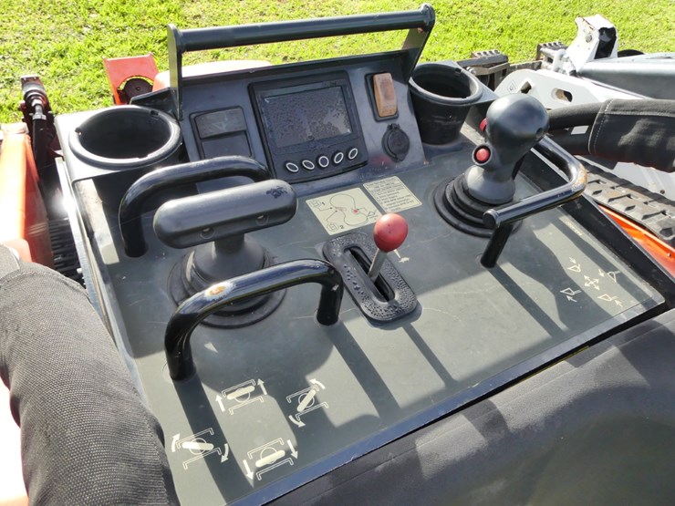 2023-kubota-scl1000-image-10