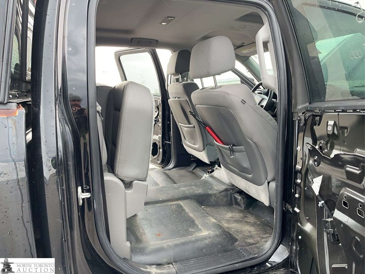 2015-chevrolet-silverado-2500hd-image-18