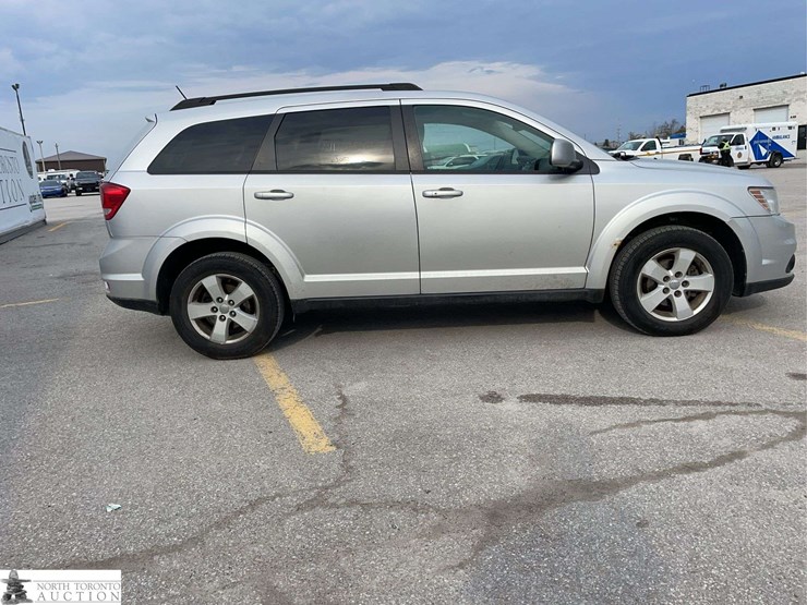 2011-dodge-journey-image-4