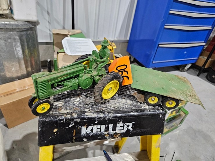 #990-•-john-deere-model-a-1/16-die-cast-toy-tractor-image-6