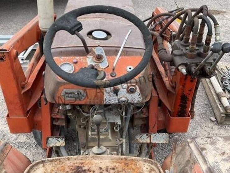 massey-ferguson-205-4-image-12
