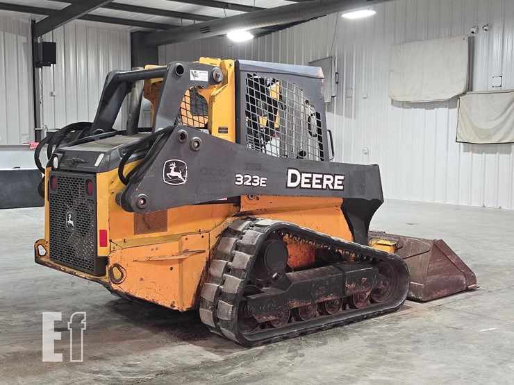 2014-deere-323e-image-3