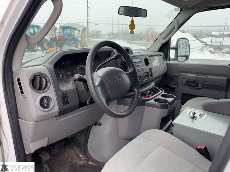 2011-ford-cargo-image-11