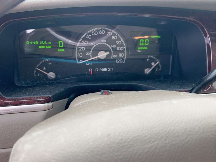 2005-lincoln-town-car-image-55