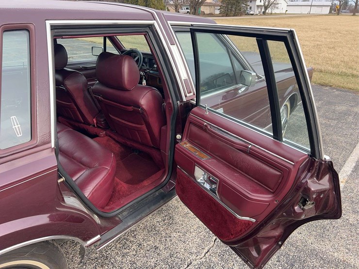 1989-lincoln-town-car-image-64
