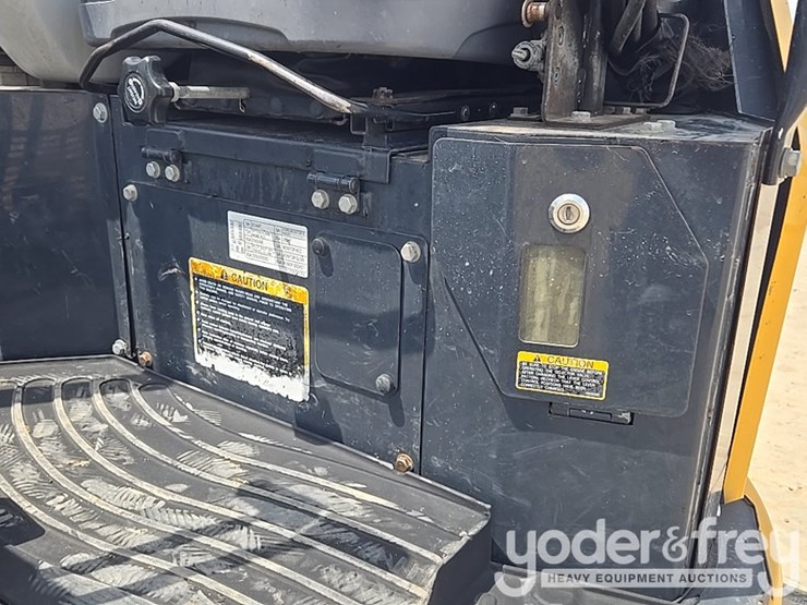 2022-deere-26g-image-58