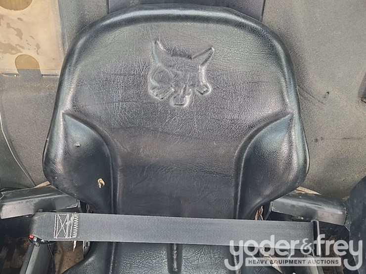 2021-bobcat-t740-image-81