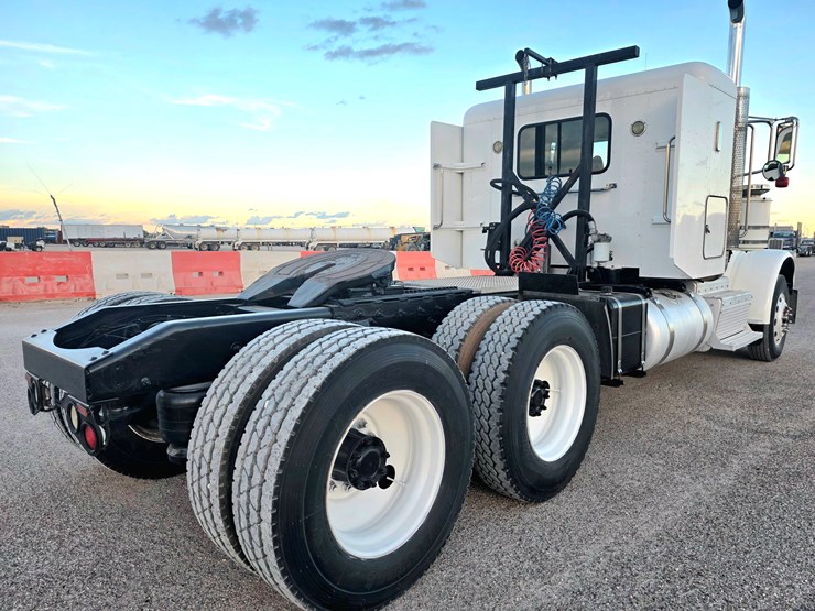 2012-peterbilt-388-image-6