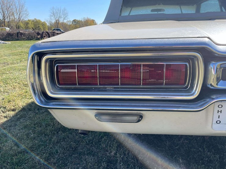 1965-ford-thunderbird-image-34