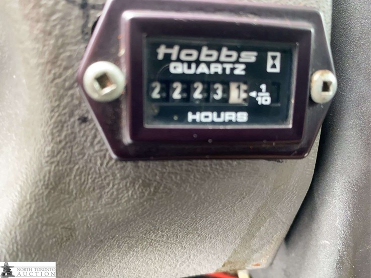 2011-freightliner-m2-106-image-52