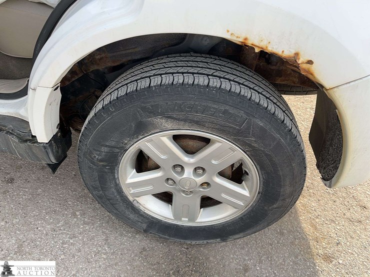 2011-ford-escape-hybrid-image-24