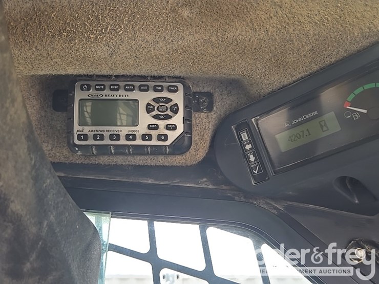 2011-deere-328d-image-46