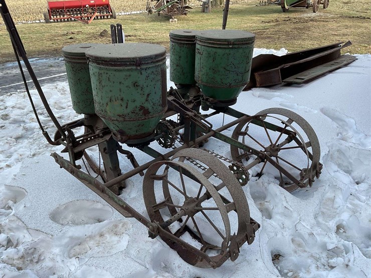 john-deere-three-point-planter-image-4