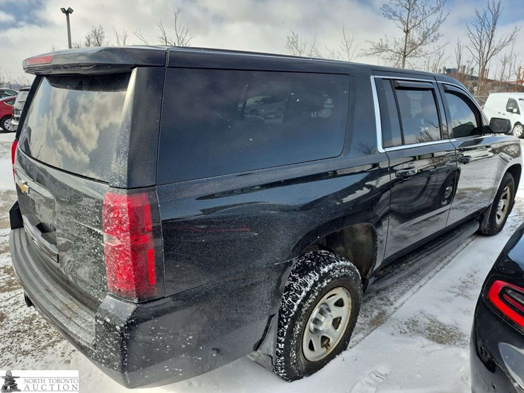2018-chevrolet-suburban-image-4