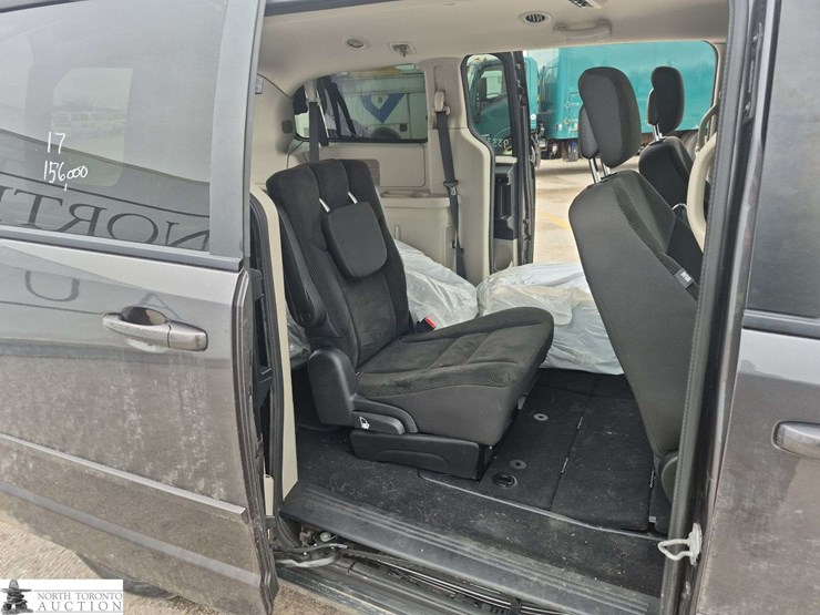 2017-dodge-grand-caravan-sxt-image-27