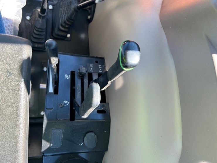 2021-john-deere-5075e-image-25