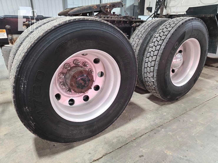 2016-freightliner-cascadia-125-image-30