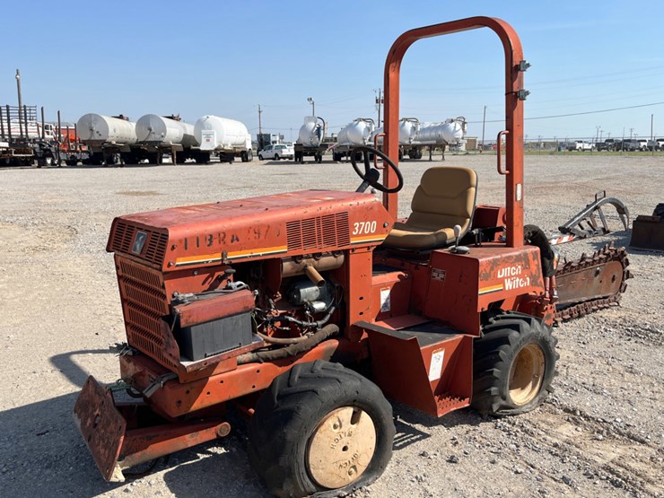 ditch-witch-3700-image-1