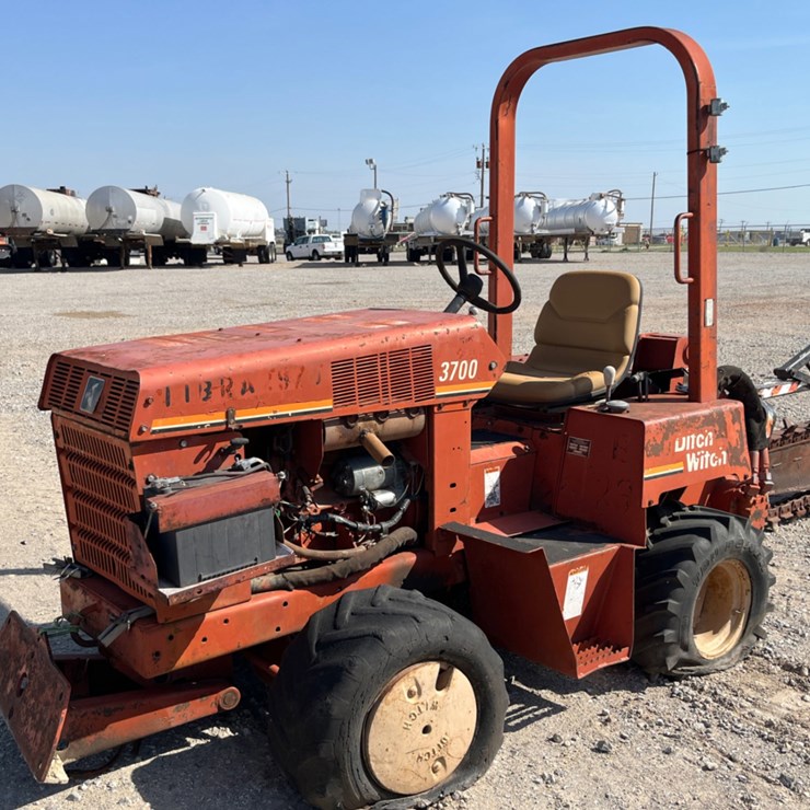 DITCH WITCH 3700
