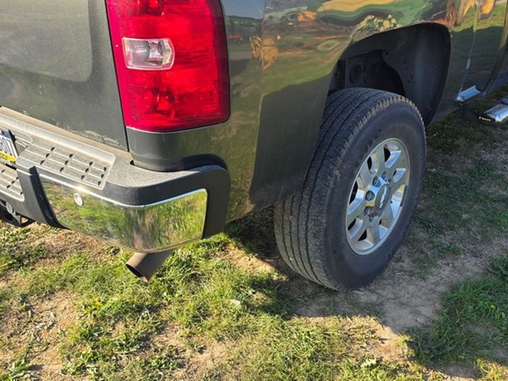 2011-chevrolet-2500-image-21