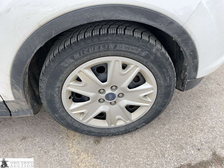 2015-ford-escape-image-17