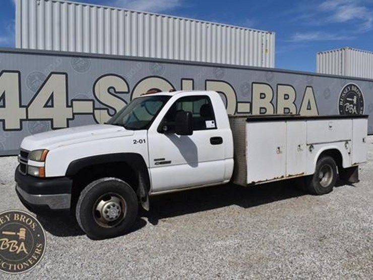 2007-chevrolet-3500-image-2