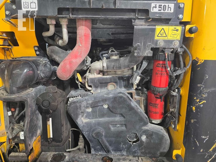 2020-jcb-3ts-8t-image-21