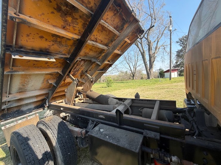 #31743-•-1996-gmc-c7h-single-axle-dump-truck-image-22