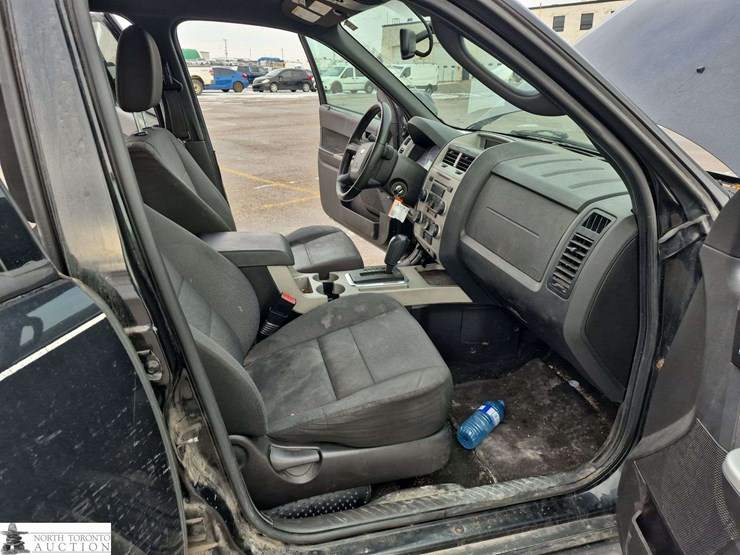 2011-ford-escape-xlt-image-34