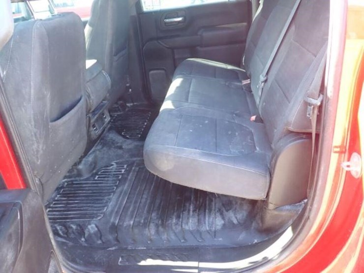 2022-chevrolet-2500hd-image-24