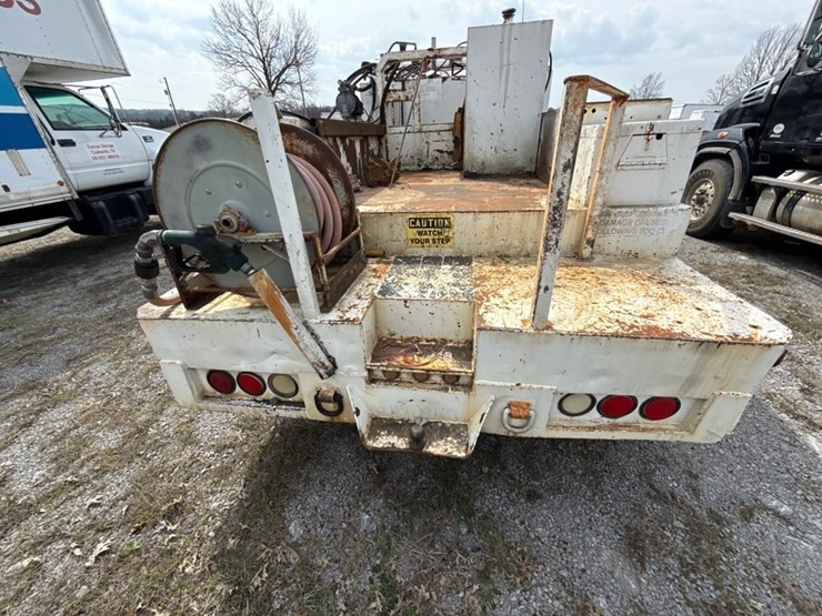 #31721-•-1989-mack-r690t-single-axle-fuel-truck-image-31