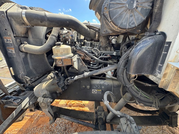 2003-peterbilt-330-image-9