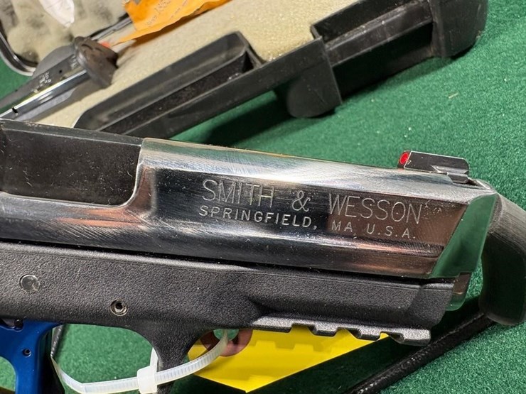 smith-&-wesson-m&p-40---40-s&w-pistol-image-10