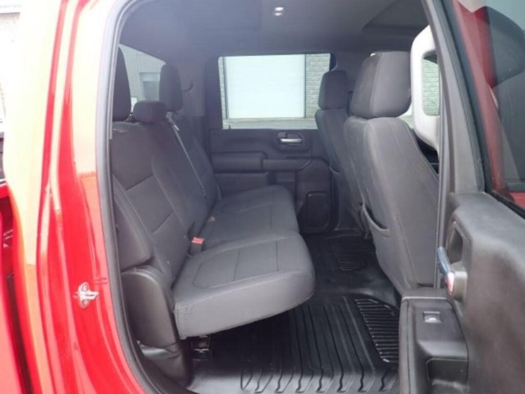 2022-chevrolet-2500hd-image-34