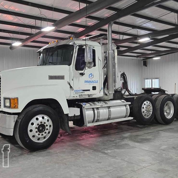 2017 MACK PINNACLE CHU613