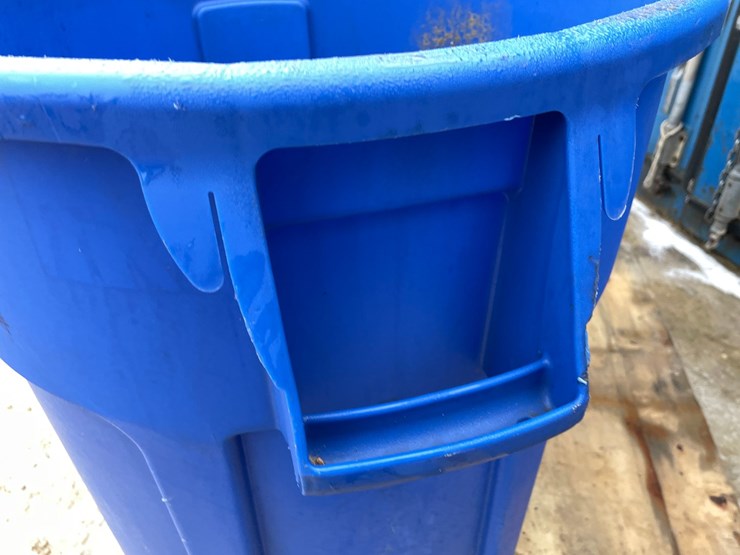 #3946-•-(2)-rubbermaid-brute-55-gallon-trash-barrels-image-7