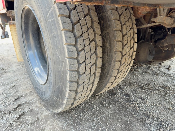 2007-ford-f750-xl-image-13