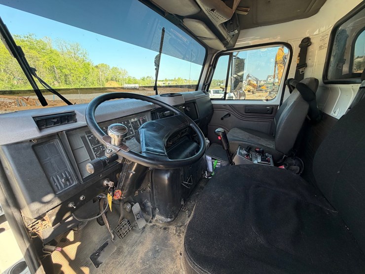 #31925-•-1999-international-tri-axle-dump-truck-image-17